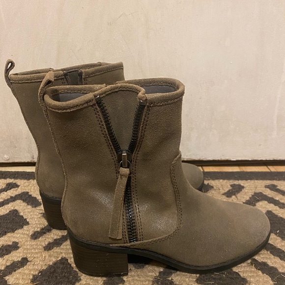 Clarks Women's Ankle Boots - - Picture 1 of 3